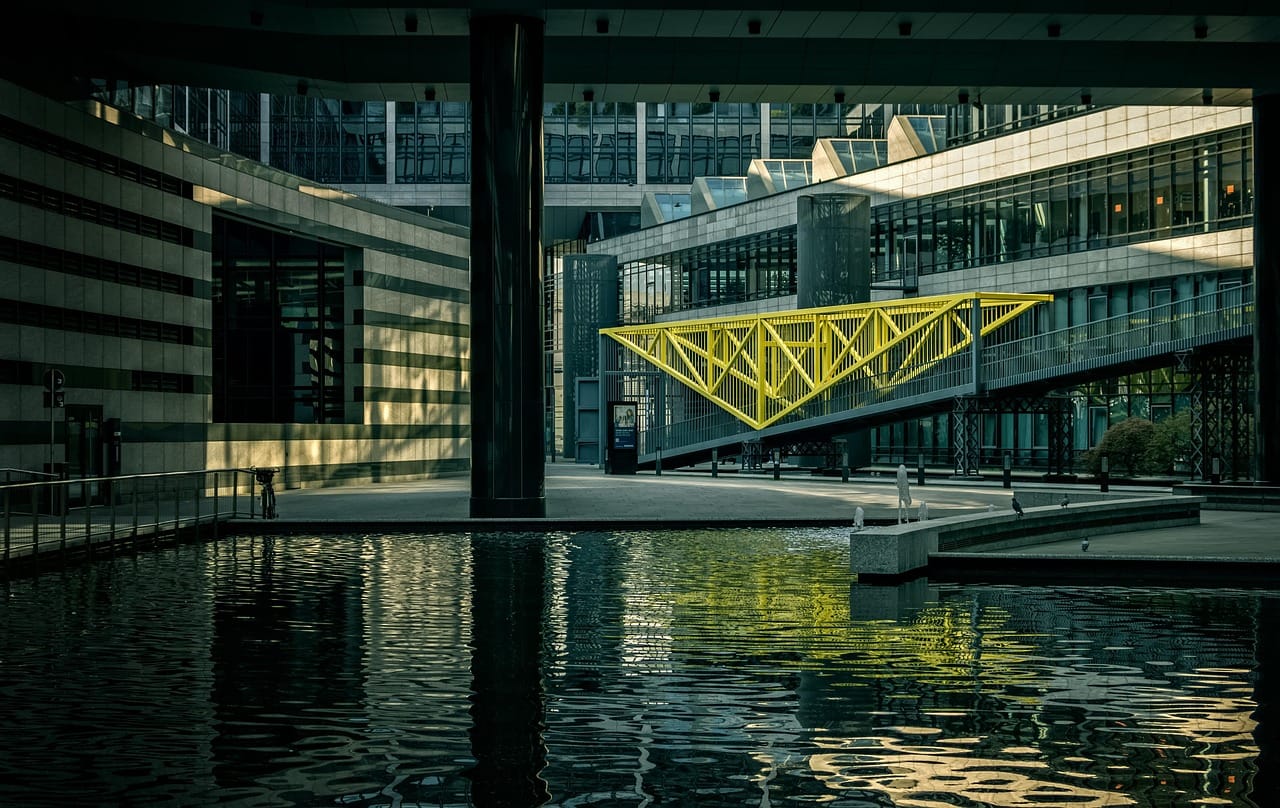 銀行の建物の外観