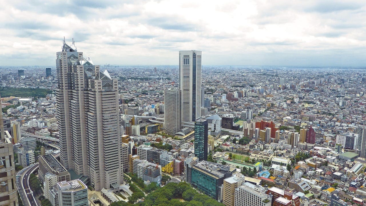 高層ビルが並ぶ都市の遠景